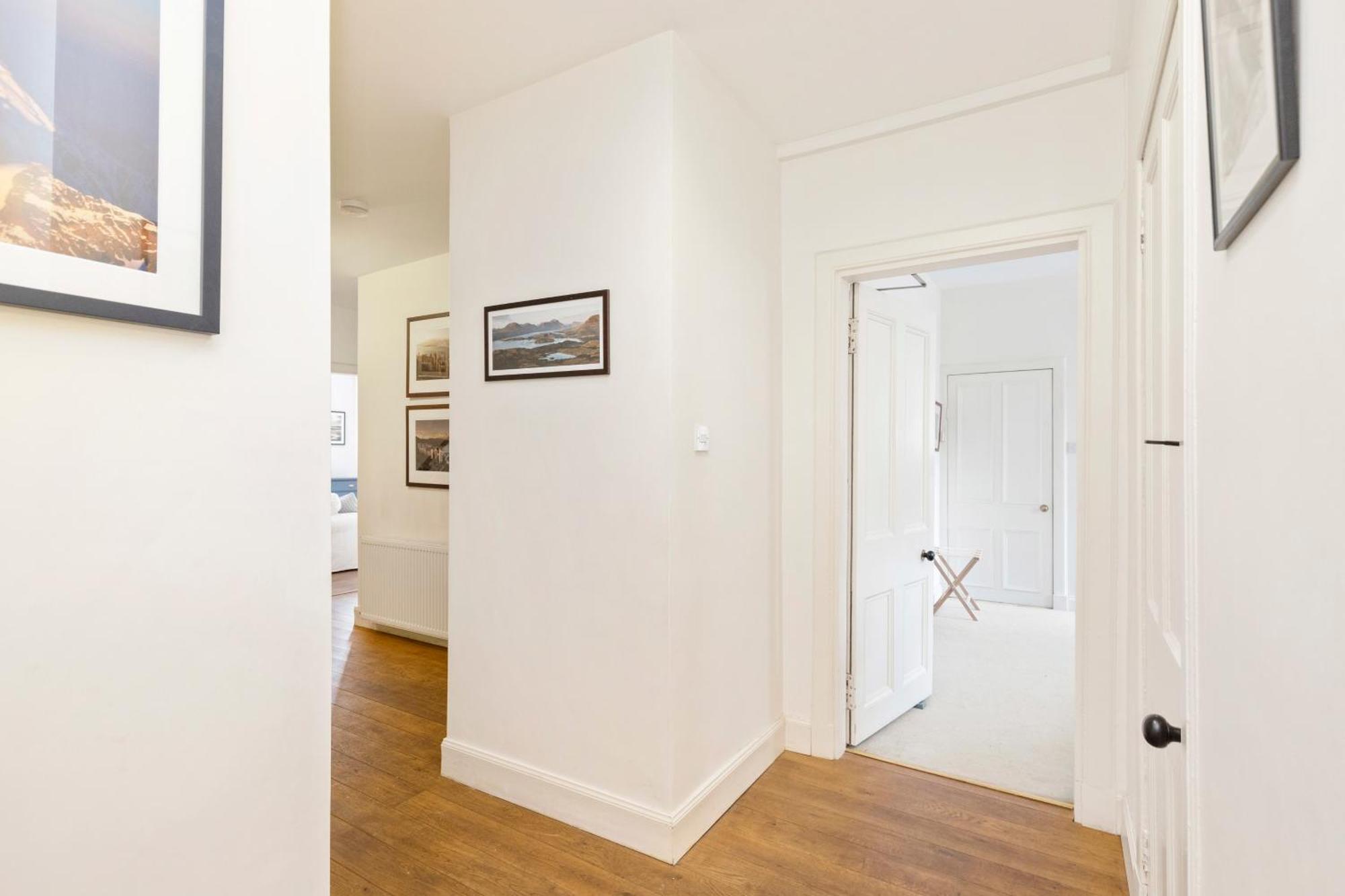 Apartment Charming 2-bedroom 2-bathroom Edinburgh