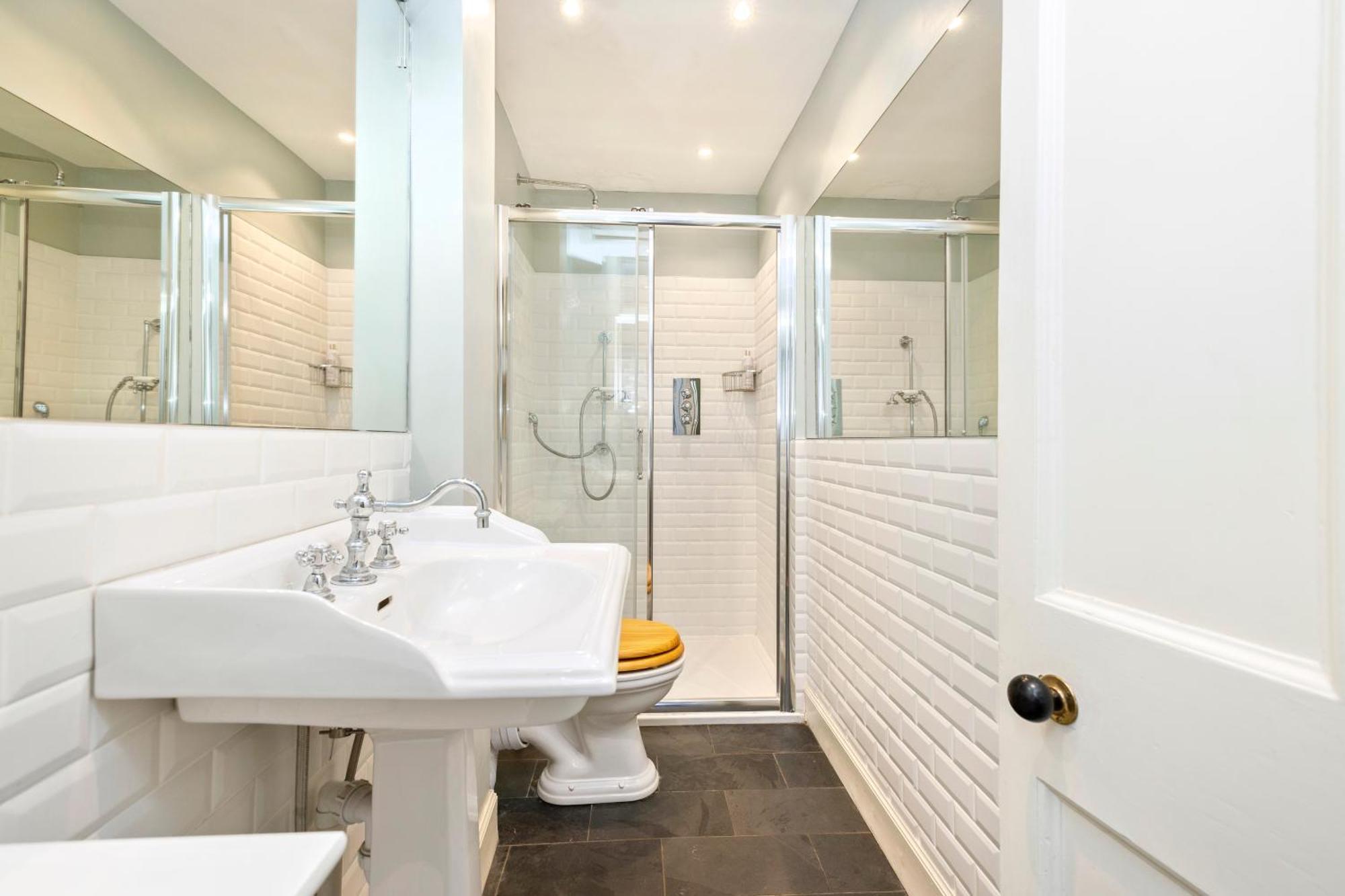 Charming 2-bedroom 2-bathroom Edinburgh