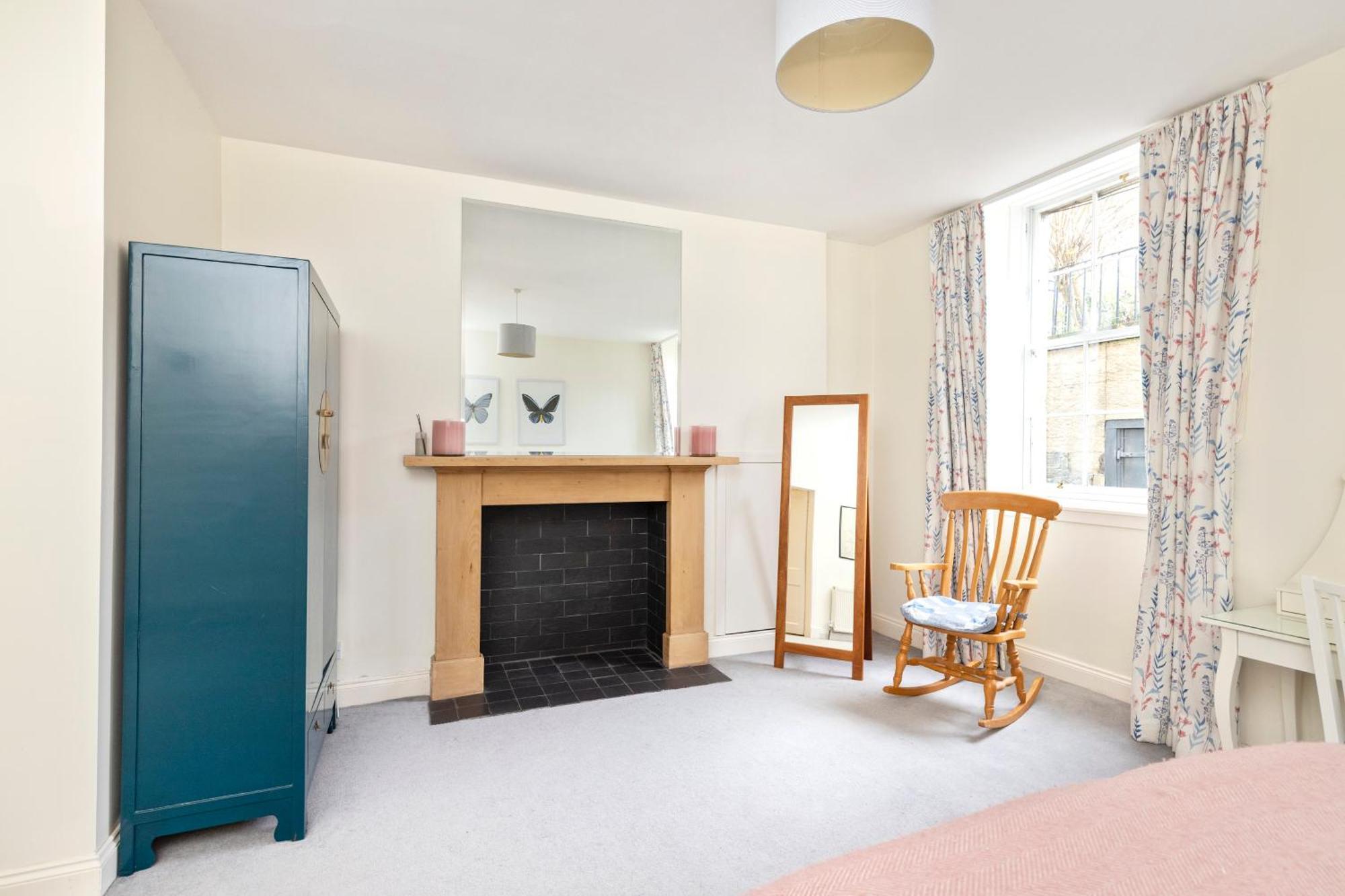 Charming 2-bedroom 2-bathroom Apartment *