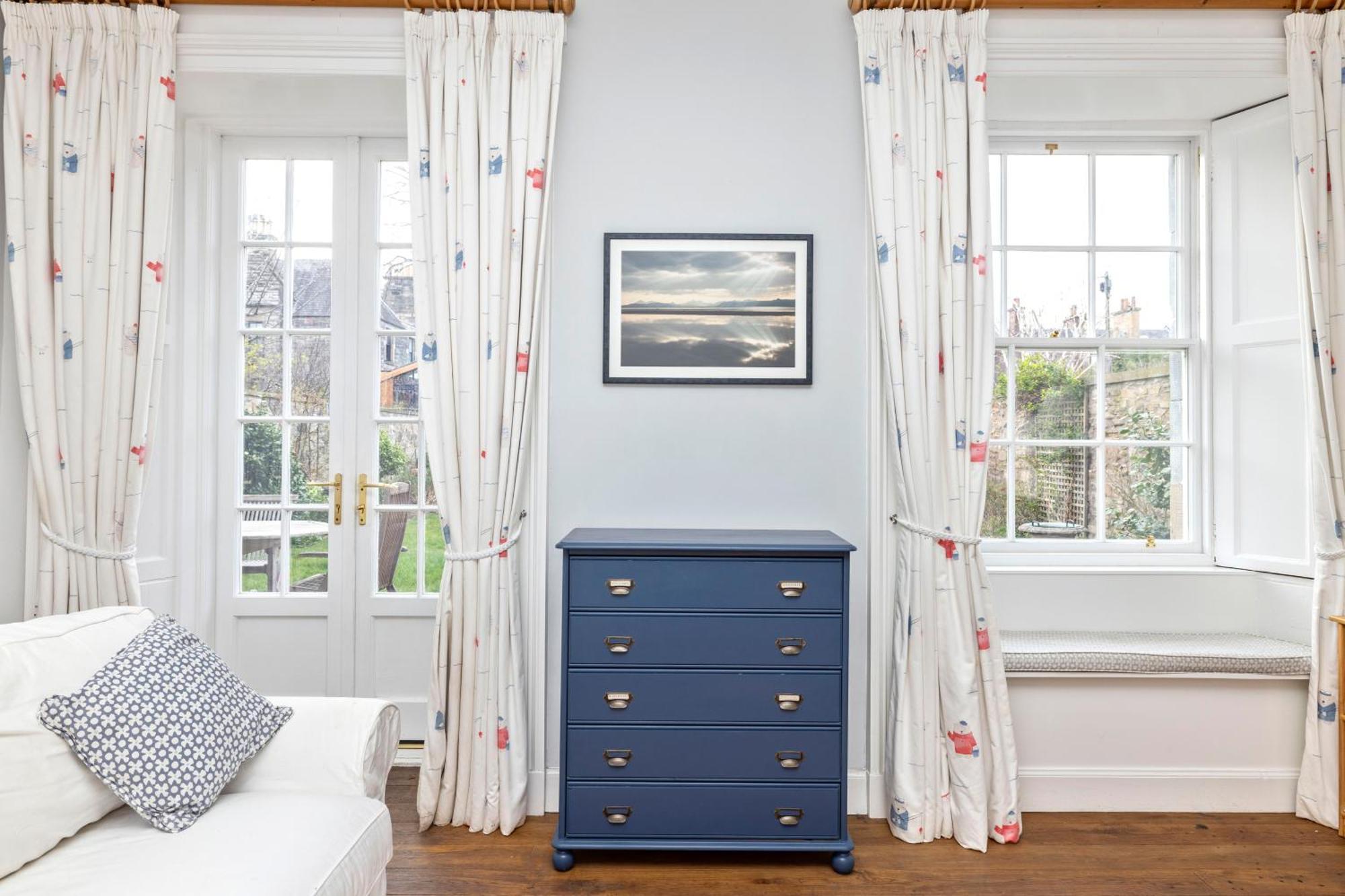 Charming 2-bedroom 2-bathroom